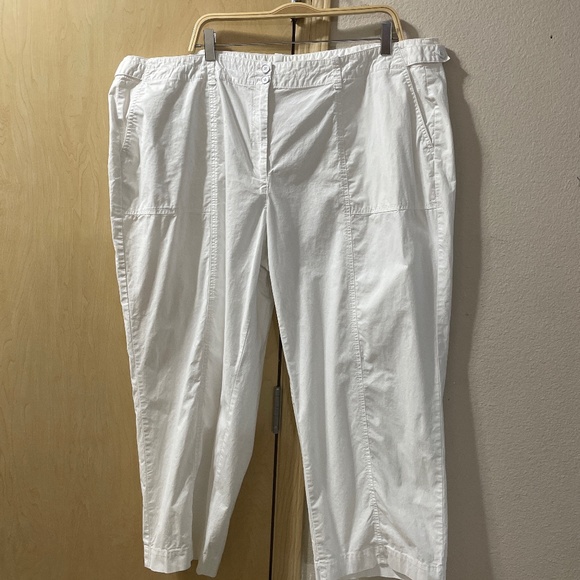 Talbots Pants - Women’s Plus size 24W Beautiful White Lightweight Capri Bottoms- 23 inches acros